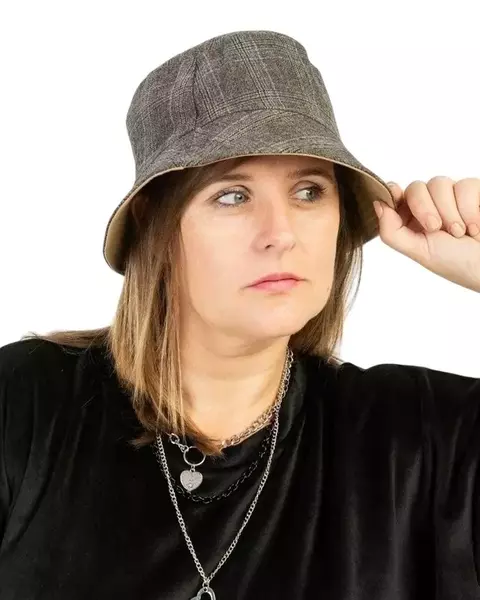 Gorro PILUSO ECOCUERO REVERSIBLE BEIGE - comprar online