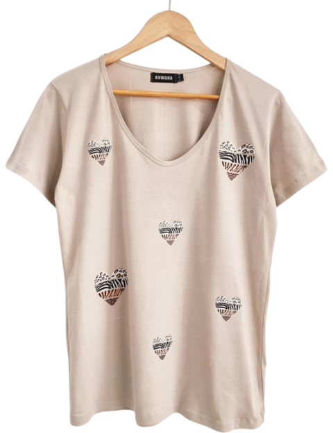 Remera V PREMIUM LOVERS SAND ( 3 talles)