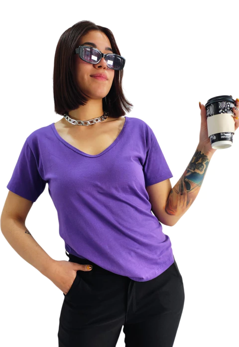 Remera V Basic Violeta Essencial PREMIUM (4 TALLES) - comprar online