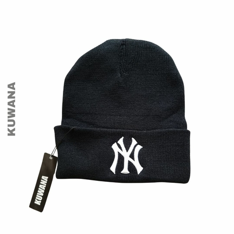 Gorro de lana bordado NY