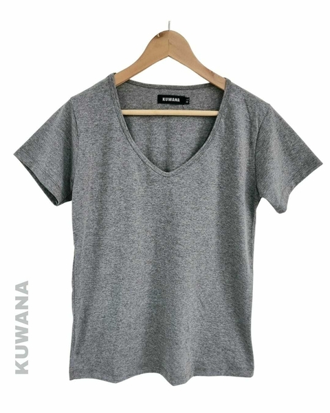 OUTLET SIN CAMBIO Remera V Basic Grey Essencial PREMIUM M/L