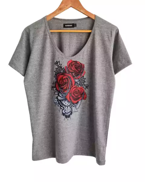 Remera V PREMIUM ROSARY ROSE (3 talles)