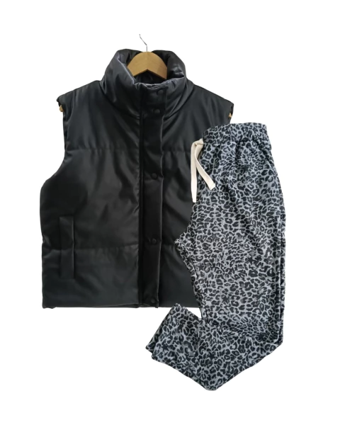 SET CHALECO BLACK+ BABUCHA PRINT WAFFLE GREY ( 40 al 52) AW25 - comprar online