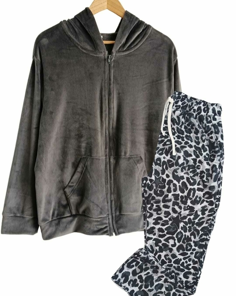 SET Campera PLUSH GREY + BABUCHA WAFFLE PRINT GREY ( 40 al 52) - AW25 - comprar online