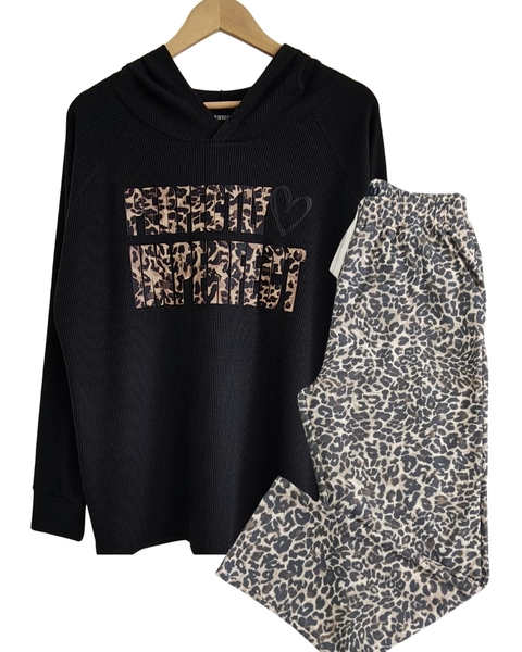 SET Buzo Hoodie WAFLE Black IMPERFECT (M al XL) + Babucha WAFLE PRINT Afrika ( 40 al 52) - AW25 - comprar online