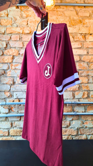 Anos 70 c/ escudo bordado - Feminina - comprar online