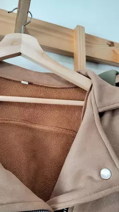 CAMPERA GAMUZA TOSTADO - LilaLilaInd