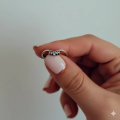 Anillo en "V" con cubics engarzados Plata 925 - Ni idea