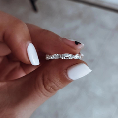 Anillo con micropave y bolitas entrelazadas Plata 925