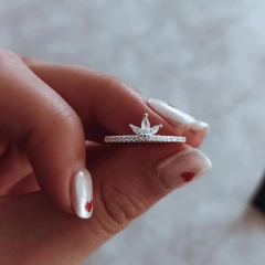 Anillo con micropave y hojitas cubic engarzado Plata 925