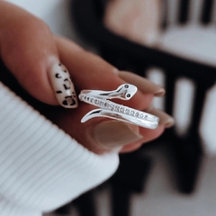 Anillo snake con micropave y ojitos verdes Plata 925