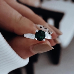 Anillo irregular con piedra verde engarzada Plata 925