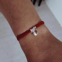 Pulsera hilo rojo regulable con bolitas plata y dije cristal corazón - comprar online