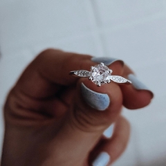 Anillo con micropave y zircón grande engarzado Plata 925