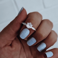 Anillo con micropave y zircón grande engarzado Plata 925 en internet