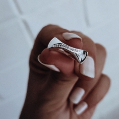 Anillo micropave en el centro Plata 925