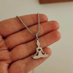 Cadena 45 cm con dije meditación Acero quirúrgico
