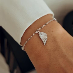 Pulsera con alita micropave y cubics Plata rodinada 925