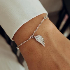 Pulsera con alita micropave y cubics Plata rodinada 925 en internet