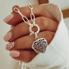 Relicario corazón con florcitas y hojitas calado Plata 925 en internet
