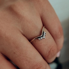 Imagen de Anillo en "V" con cubics engarzados Plata 925
