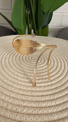 Brazalete hoja y cubic acero dorado - comprar online