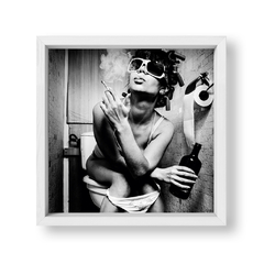 Girl in the bathroom - tienda online