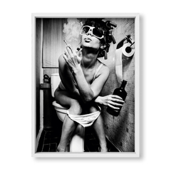 Girl in the bathroom - tienda online