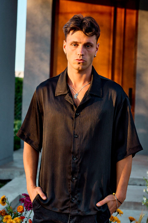 CAMISA BOXY SPACE NEGRA