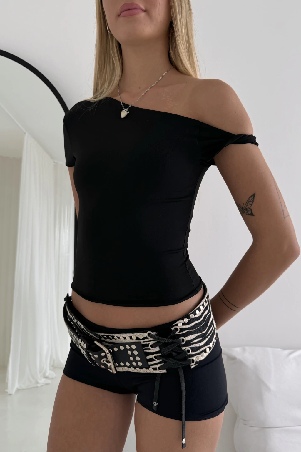 SHORT REBEL BLACK