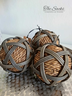 Esferas Resina / Diferentes modelos - comprar online
