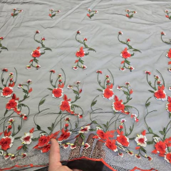 Tecido Tule Preto Bordado no Barrado com Flores Vermelhas - loja online