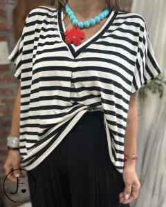 Imagen de Remera · STRIPES · Escote v