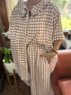 Blusa • Pollença Inesita.• Camel , cuello del AmoR mangas cortas - comprar online