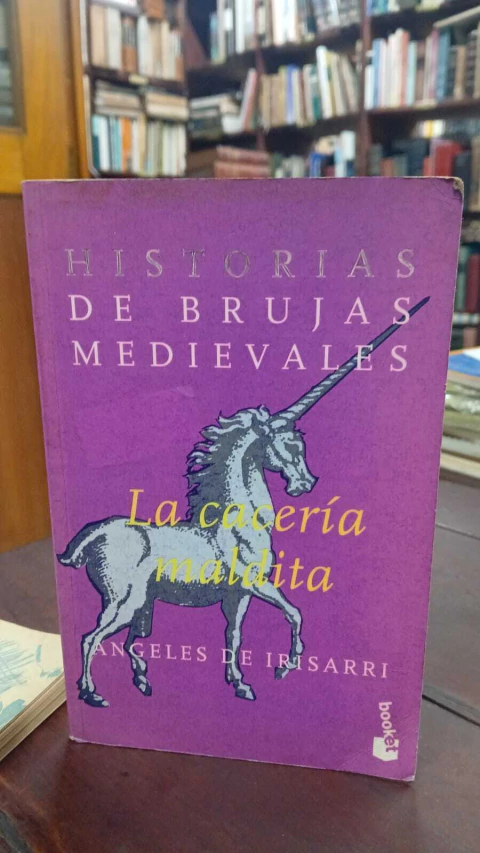 Historias De Brujas Medievales La Cacería Maldita Ángeles De Irisarri Editorial: Booket ISBN 8483140233