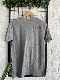 REMERA THE NORTH FACE NUEVO CETIQ T.S GR (37801) - Hula Punch