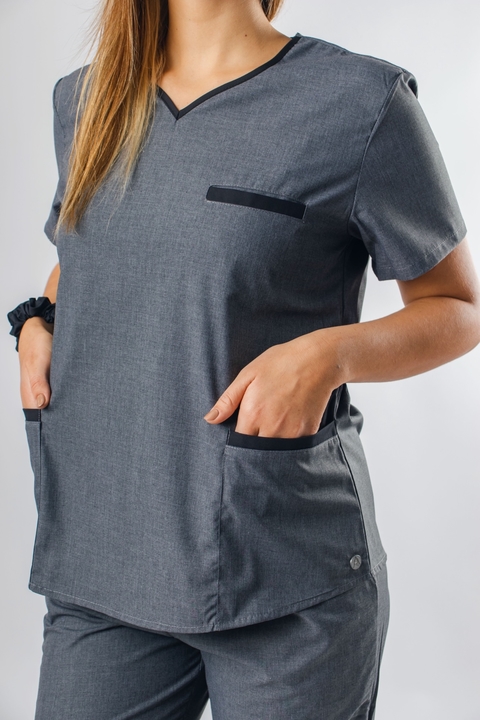 Ambo Emilia gris y negro