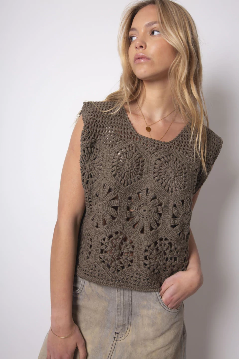 remera Mugoni tofee - PRE ORDER. Entregas a fines de Noviembre - comprar online