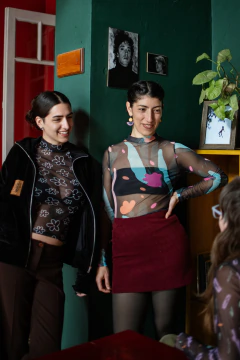 Poleras de microtul estampadas “Lo Que Florece”