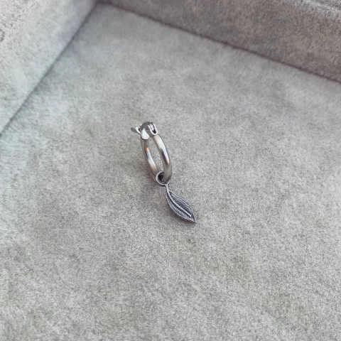 Argollita Liberty - Acero quirúrgico V6.D