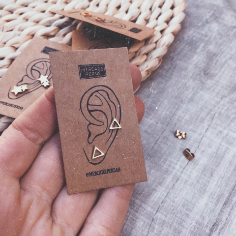 Aros Triangulitos Calados Gold - Acero dorado M27.A