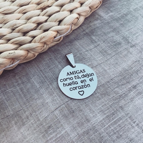 Dije Amigas huella - Acero quirúrgico Q1