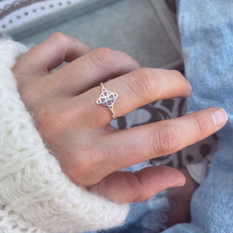 Anillo Nudo de Bruja - Plata 925 E5