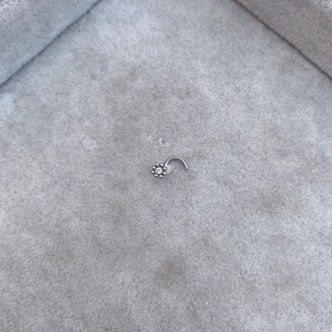 Piercing Nariz Flowery- Acero quirúrgico Y21.A - comprar online