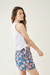 SHORT MAGNOLIA FLORES BASE AZUL - TALLE S - parahacerfiaca