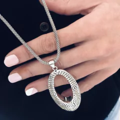 DIJE PLATA 925 OVAL CON ESPIRALES en internet