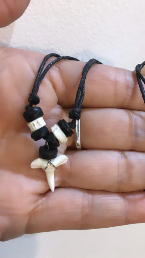 COLLAR DIENTE DE TIBURON