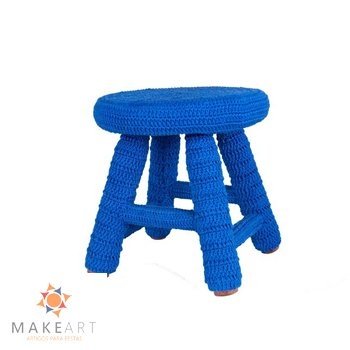 BANQUINHO DE MADEIRA E CROCHÊ AZUL ROYAL