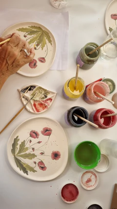 ENGOBE SOBRE BIZCOCHO - Flores y manchas - Workshop presencial