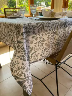 Mantel de Gabardina Acrilica Antimanchas Ruperta Diseño Exclusivo en internet